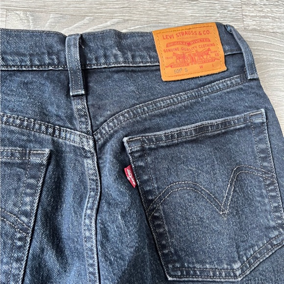 LIKE NEW! Levi’s 501 Skinny with Knee Rips - Wild Bunch Black - Picture 13 of 16
